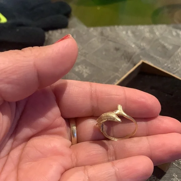 Dolphin gold ring - Picture 6 of 6